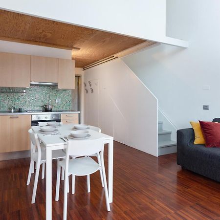 White And Brown Exclusive Loft With Terrace - Free Parking - M2 Station Apartment Milan Exterior photo