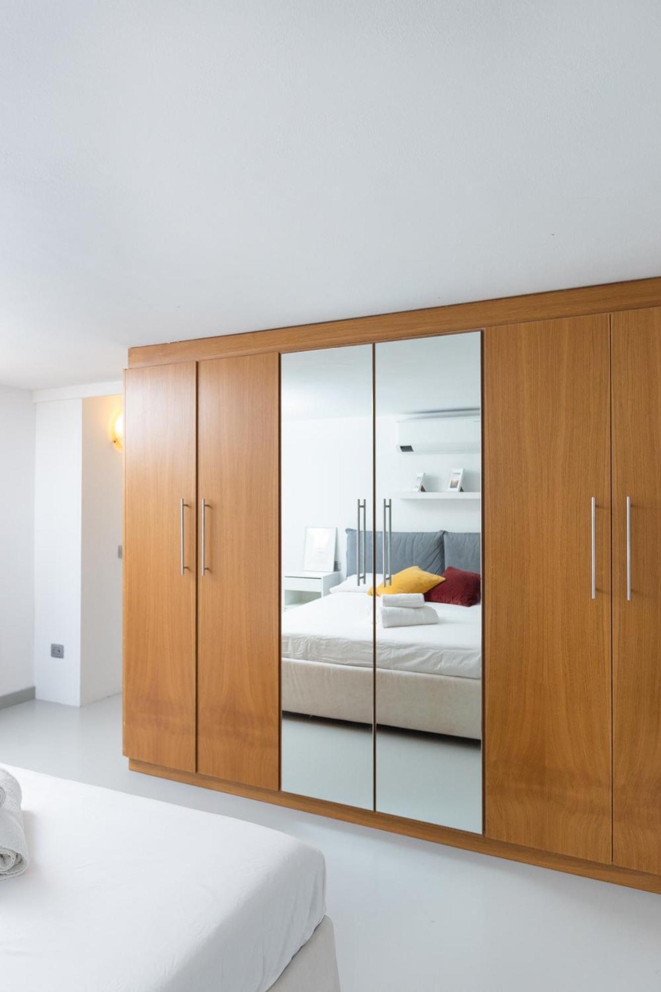 White And Brown Exclusive Loft With Terrace - Free Parking - M2 Station Apartment Milan Exterior photo