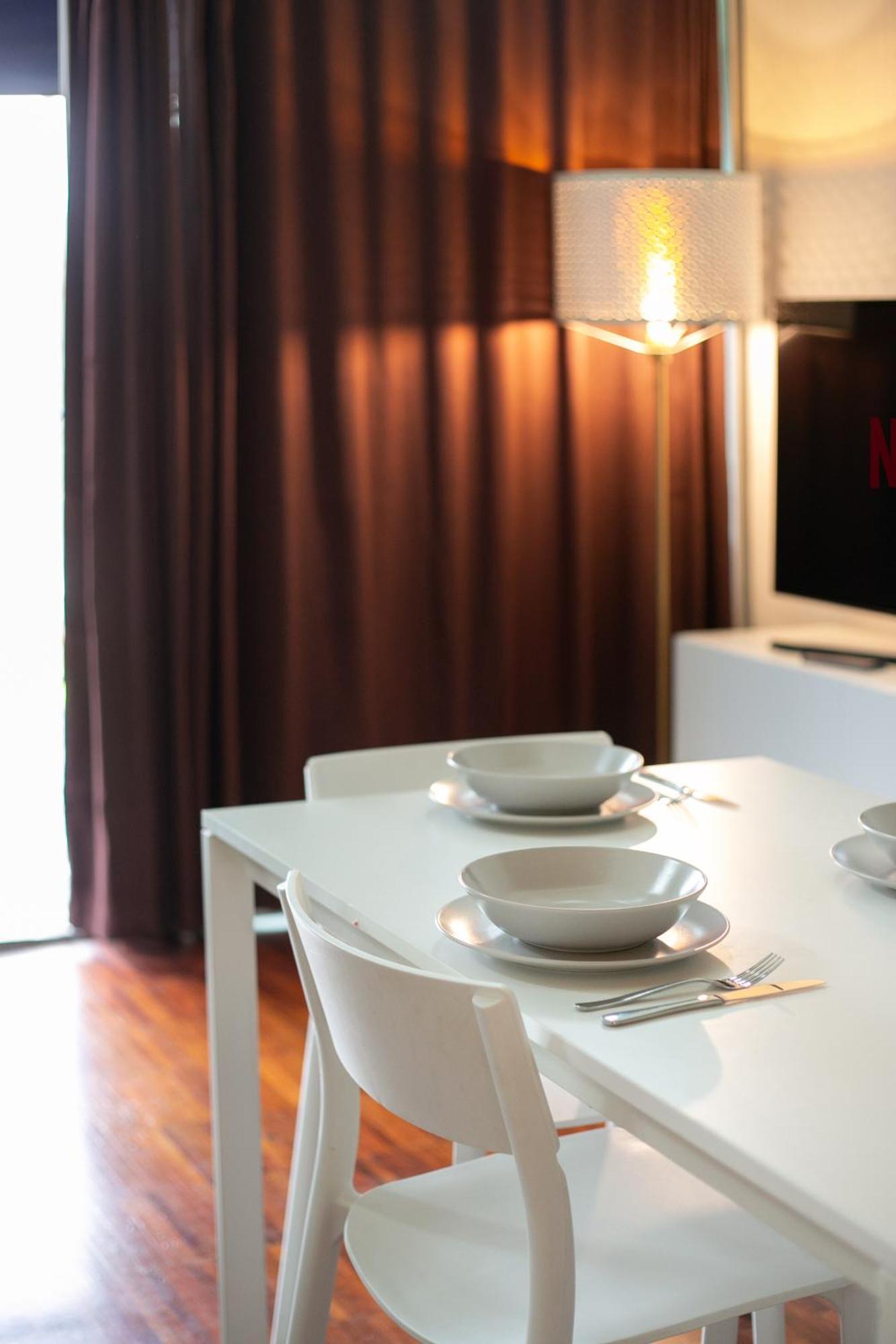 White And Brown Exclusive Loft With Terrace - Free Parking - M2 Station Apartment Milan Exterior photo